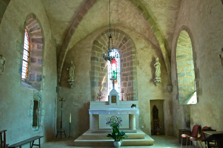 Eglise Saint-Saturnin : le choeur. - Saint-Sornin-Lavolps
