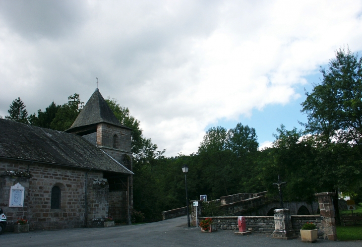 L'église, le pont et la Croix. - Saint-Viance