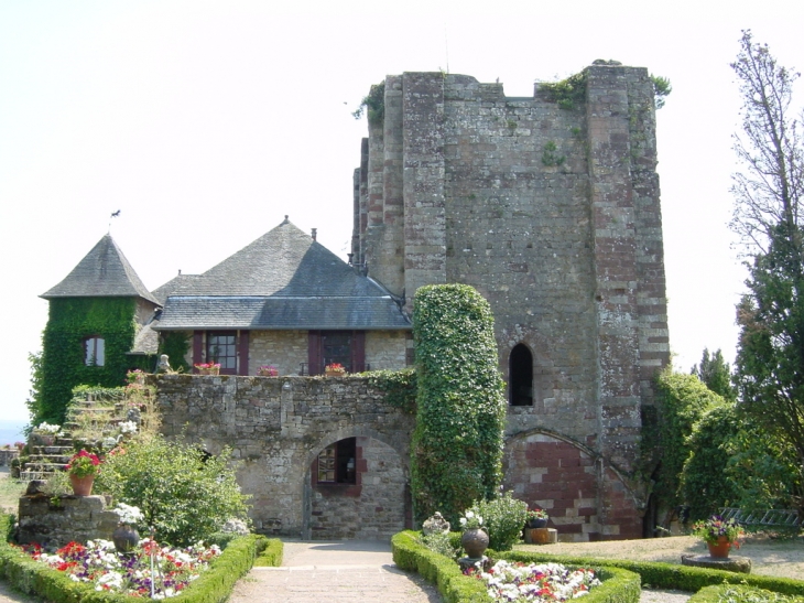 Cour interieure du château - Turenne