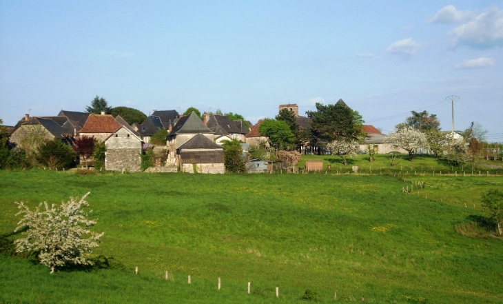 Une vue du village de Vars sur Roseix - Vars-sur-Roseix