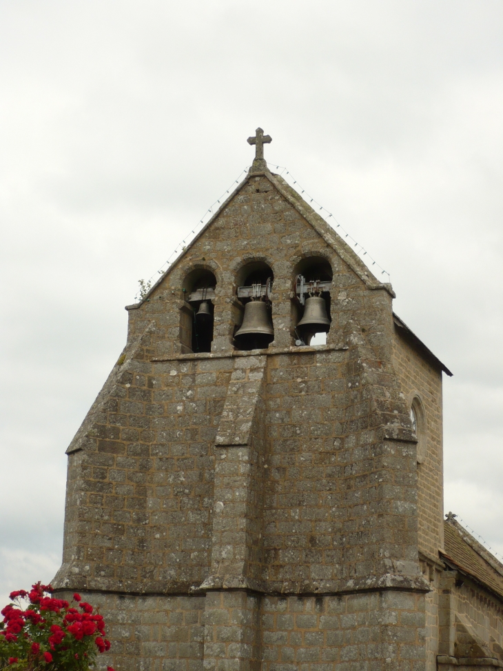 Clocher-mur de l'église Saint Georges - Saint-Georges-Nigremont