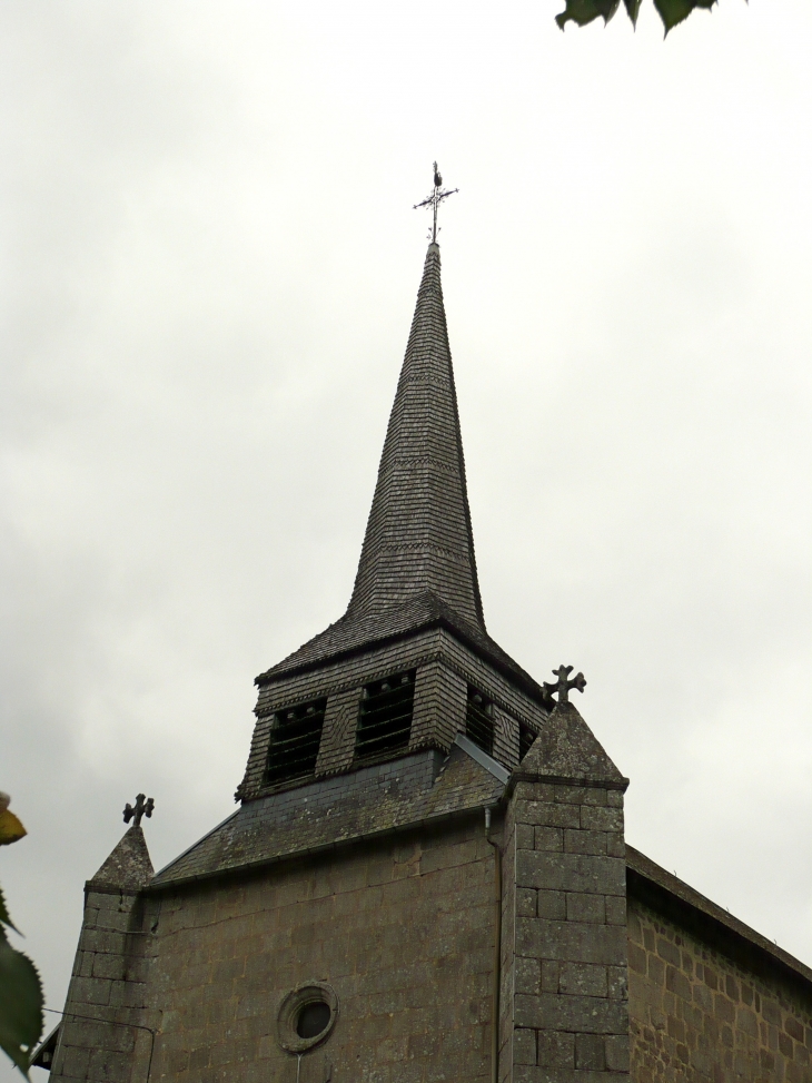Clocher de l'Eglise consacrée en 1763 - Saint-Pardoux-d'Arnet
