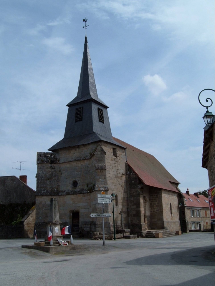 Eglise et monument aux morts - Saint-Yrieix-la-Montagne