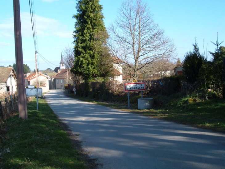 Entree bourg par route du cimetiere - Saint-Yrieix-la-Montagne