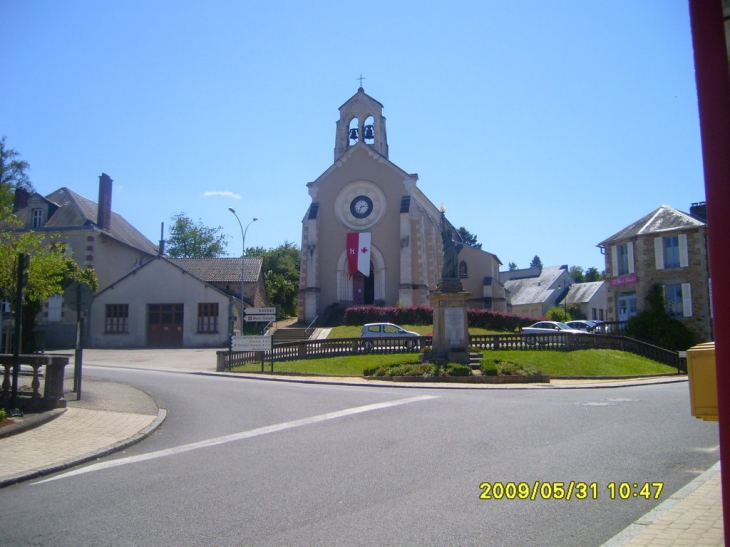 L'église - Châteauneuf-la-Forêt