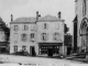 Place de la Mairie, vers 1940 (carte postale ancienne).