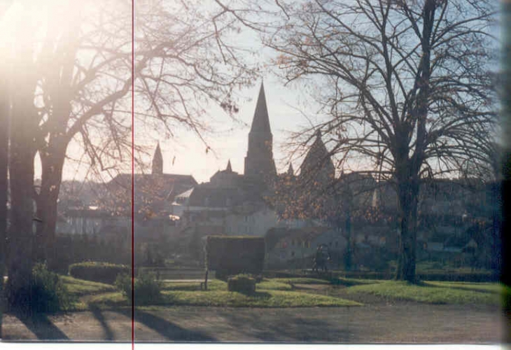 Vue de la collégiale Saint Pierre et de la ville - Le Dorat