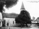 La Place de l'église, vers 1910 (carte postale ancienne).