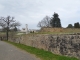 dans les ruines du village détruit