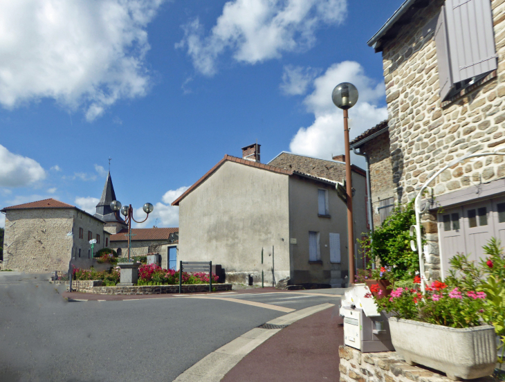 Dans le village - Peyrat-de-Bellac
