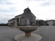 Photo suivante de Saint-Yrieix-sous-Aixe la fontaine devant l'église
