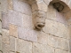 Détail : arcatures de la façade nord de l'église abbatiale Saint Pierre.