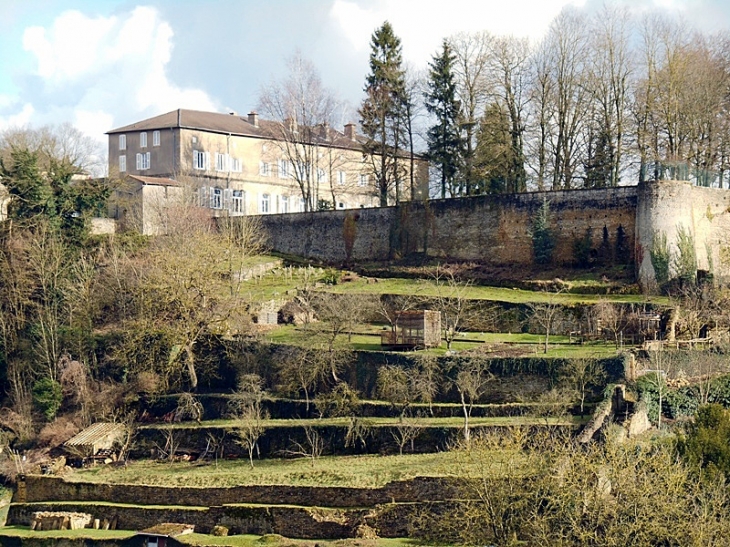 Les jardins en terrasse et les remparts - Briey