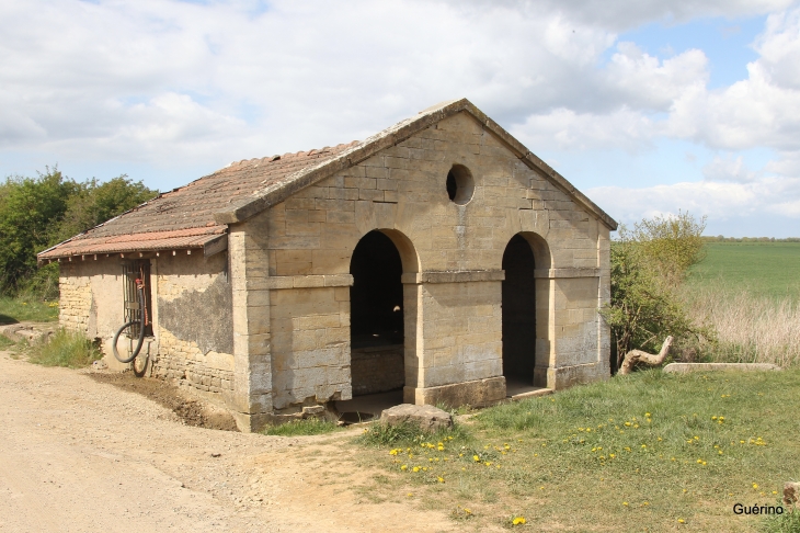 L'ancien lavoir du village - Trieux