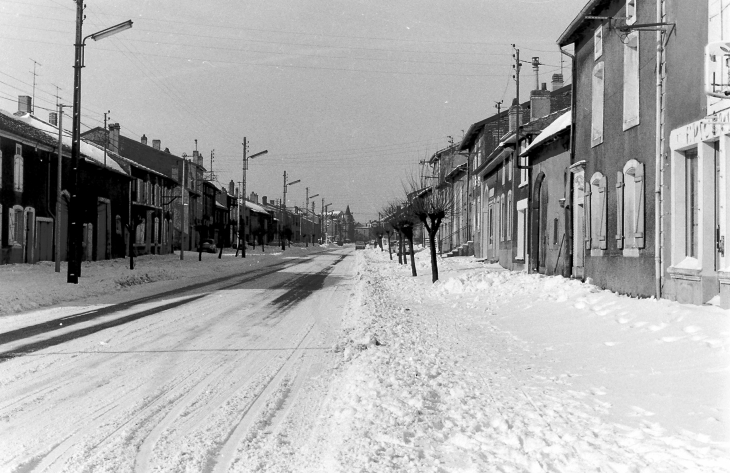 Avenue de la Libération sous la neige - Trieux