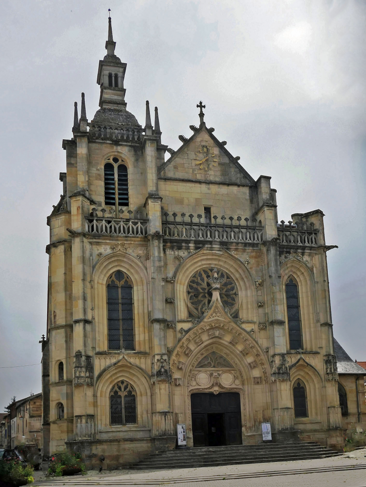Ville haute : place Saint Pierre l'église Saint Etienne - Bar-le-Duc