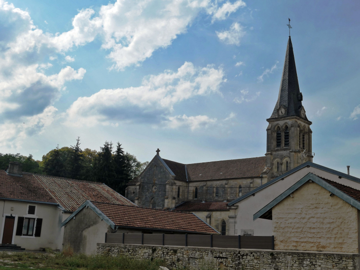 L'église derrière l'école - Biencourt-sur-Orge