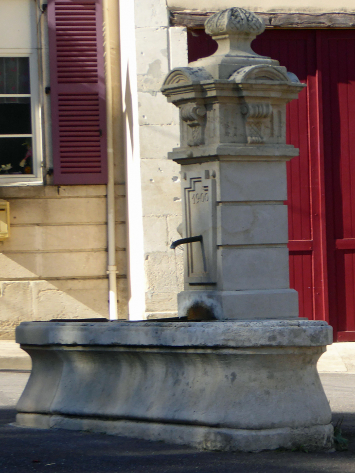 La fontaine - Kœur-la-Grande