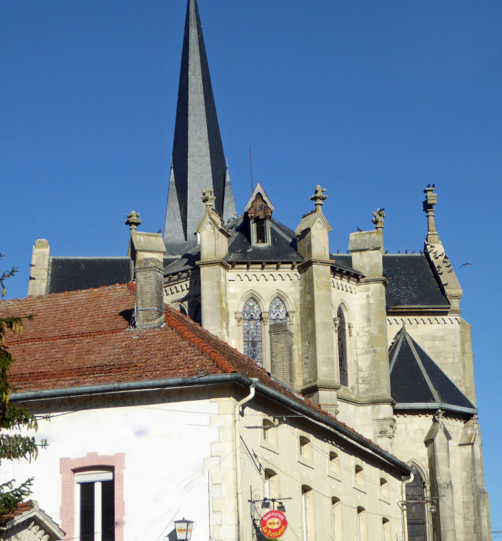 Derrière l'église - Lacroix-sur-Meuse