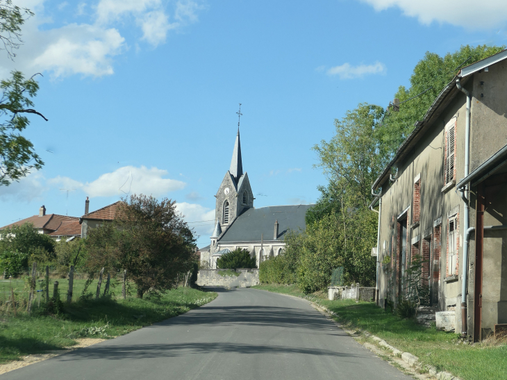 Vers l'église - Malancourt
