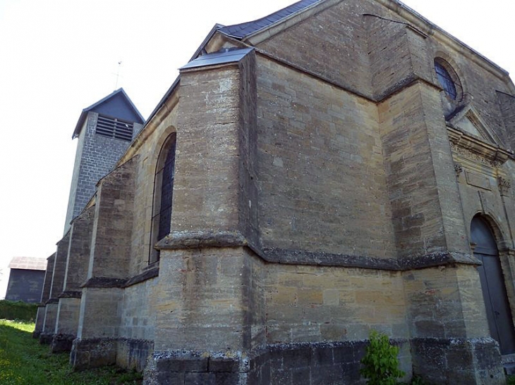 L'église : nef ancienne et clocher moderne - Pouilly-sur-Meuse