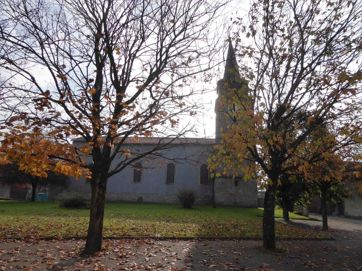 La place de l'église - Rouvrois-sur-Othain