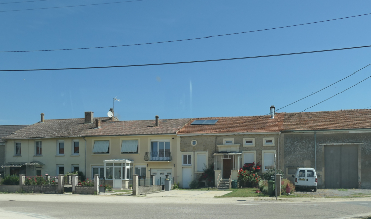 Une rue de village lorrain - Saint-Jean-lès-Buzy