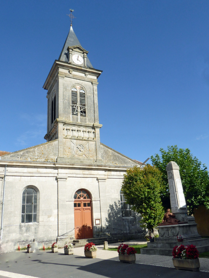 L'église et le monument aux morts - Troyon