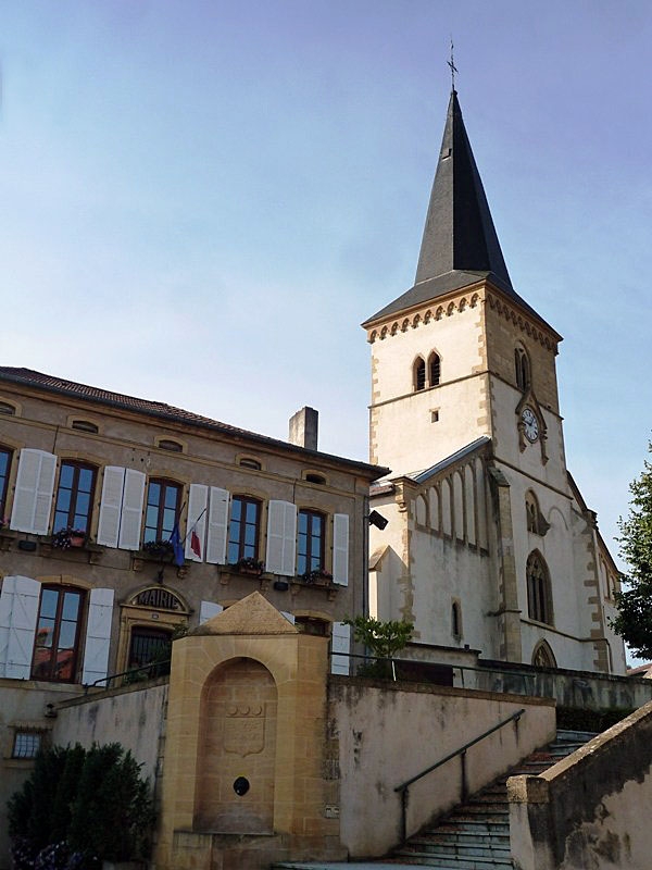 Le centre du village et l'église - Lorry-lès-Metz