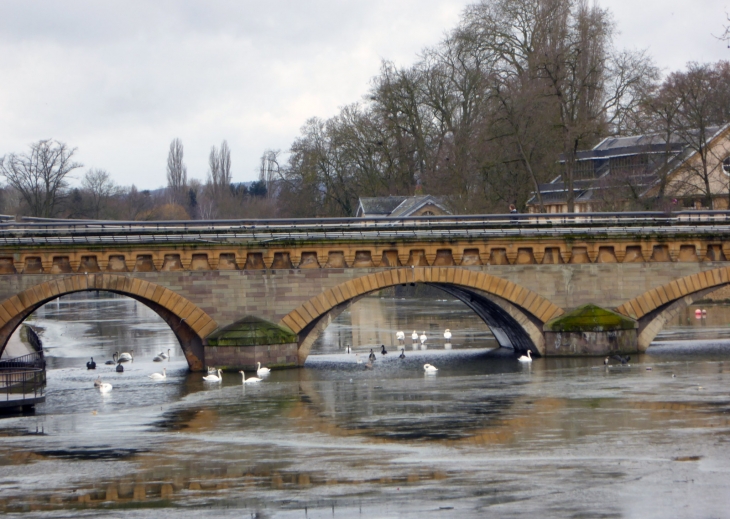 La Moselle gelée sous le Moyen Pont - Metz