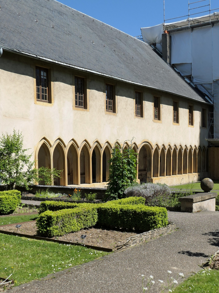 Colline Sainte Croix : le cloître des Récollets - Metz