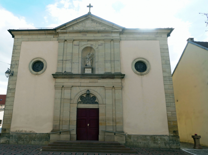 L'entrée de l'église - Niderviller