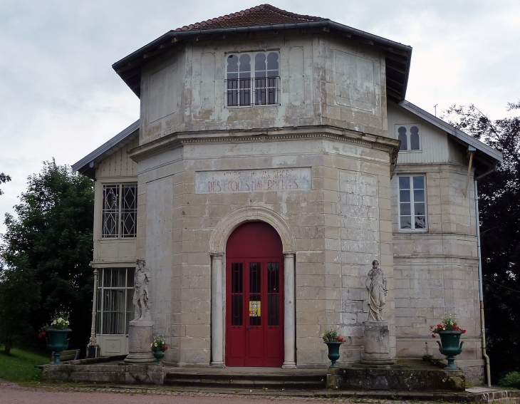 Ancienne école dans le parc du château - Épinal