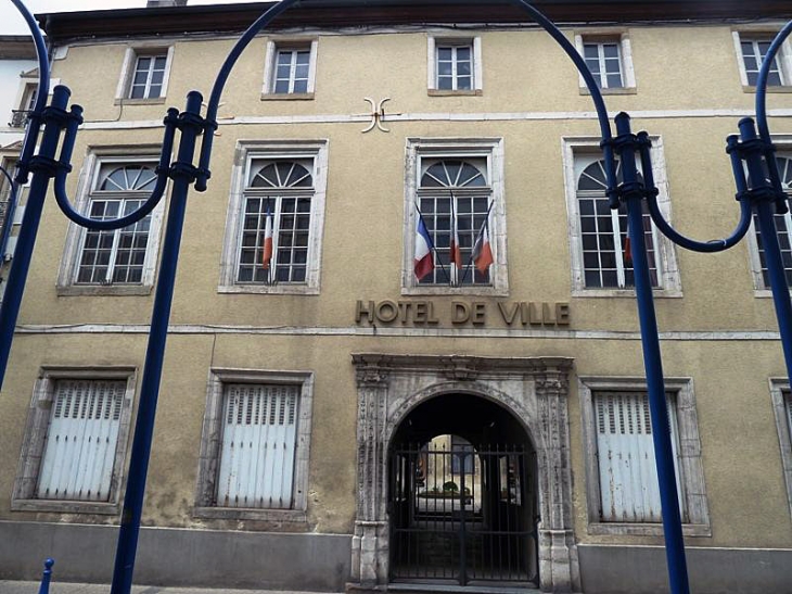L'hôtel de ville - Mirecourt