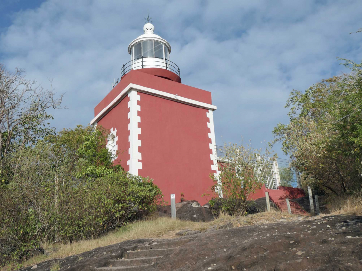 Presqu'île de la Caravelle : le phare - La Trinité