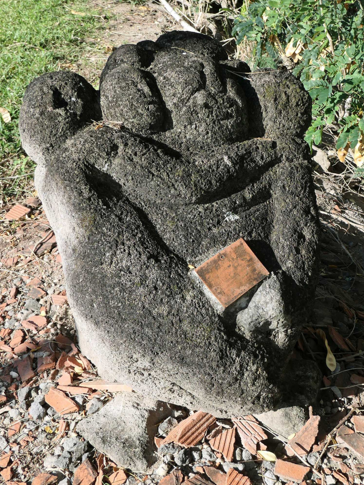 Le tombeau des Caraïbes : mémorial du suicide des indiens chassés par les colons - Le Prêcheur