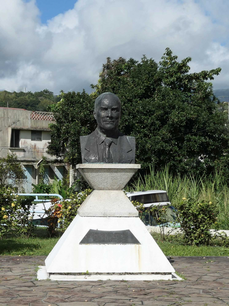 Buste d'Emile Maurice homme politique local - Saint-Joseph