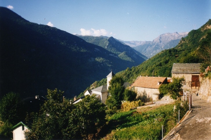 Vue au dessus du village - Illier-et-Laramade
