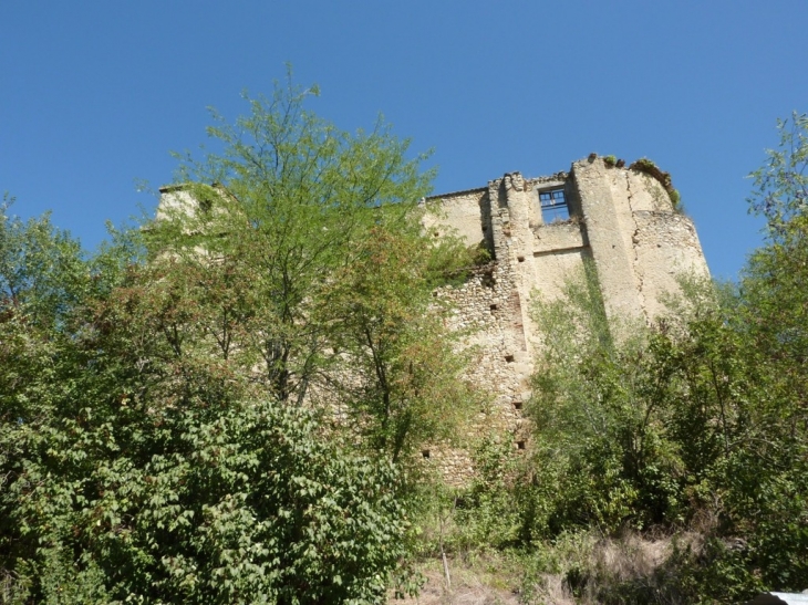 Ruines château  XII - XVIIIème - Pailhès