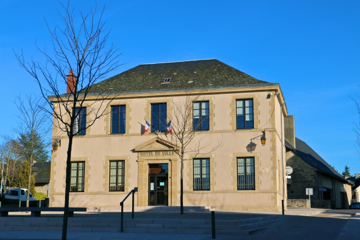 La Mairie en 2014. - Bozouls