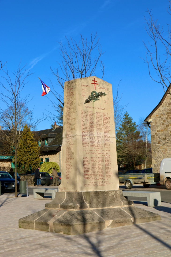 Le Monument aux Morts en 2014. - Bozouls