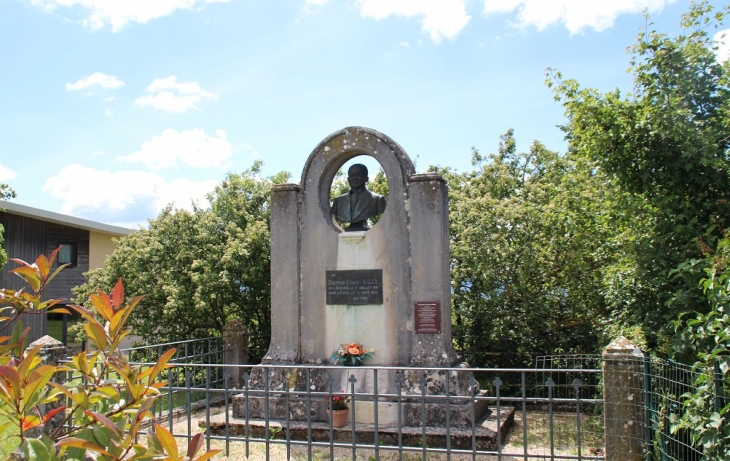 Mémorial - Buzeins
