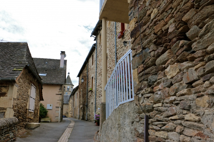 Rue de la Housse Galante. - Castelnau-de-Mandailles