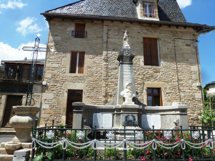 Le monument aux morts Le 1er Janvier 2016 les communes Coussergues, Cruéjouls et Palmas  ont fusionné  pour former la nouvelle commune Palmas-d'Aveyron