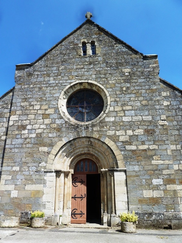 L'entrée de l'église - Cruéjouls