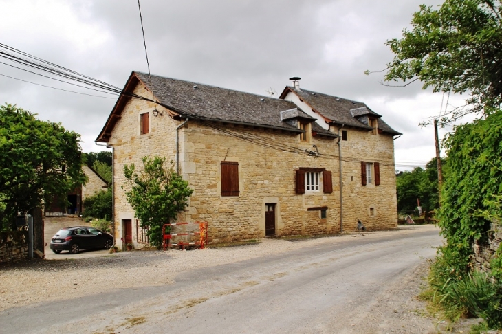 Le Village - Cruéjouls