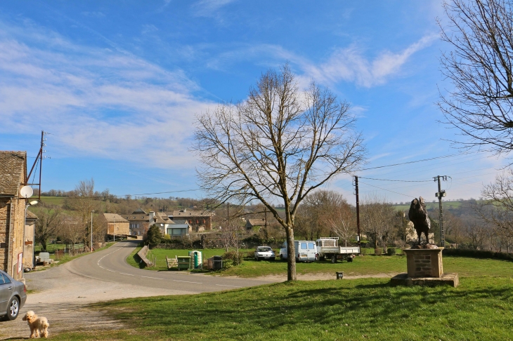 Le village de la Capelle Viaur. - Flavin