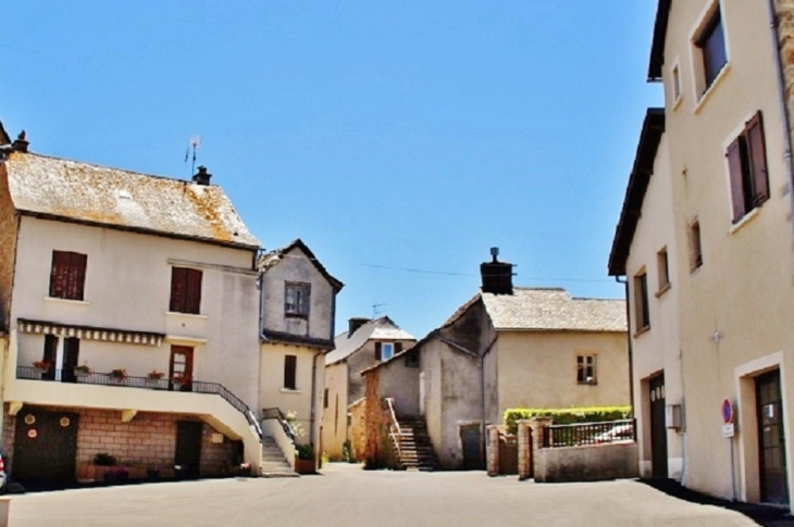 Le Village - Flavin