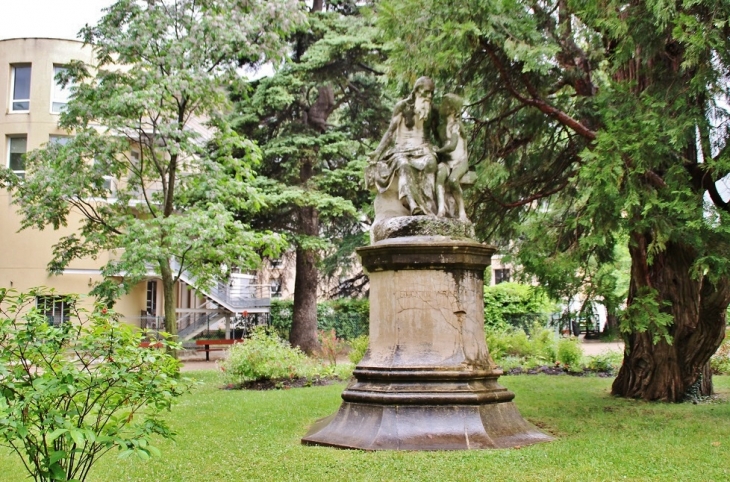 Statue - Millau
