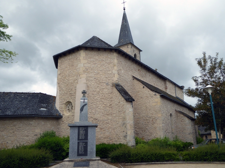 L'église et le monument aux morts - Roussennac